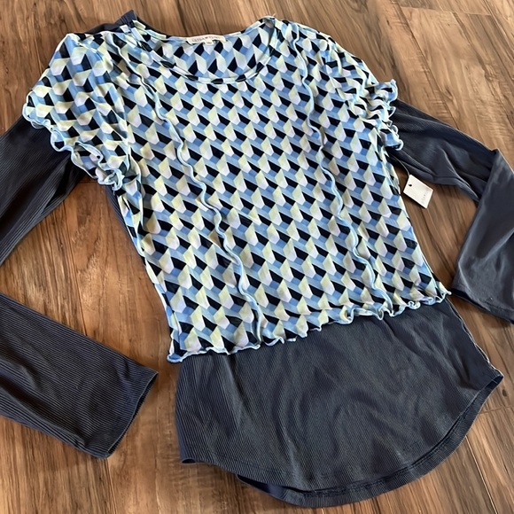Mesh Geometric Stretch Top with Layering Long Sleeve Ribbed Tee - Picture 3 of 10